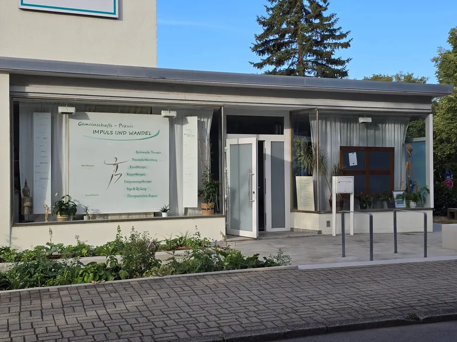 Außenansicht der Gemeinschaftspraxis Impuls und Wandel in der Schillerstraße 40, Fulda